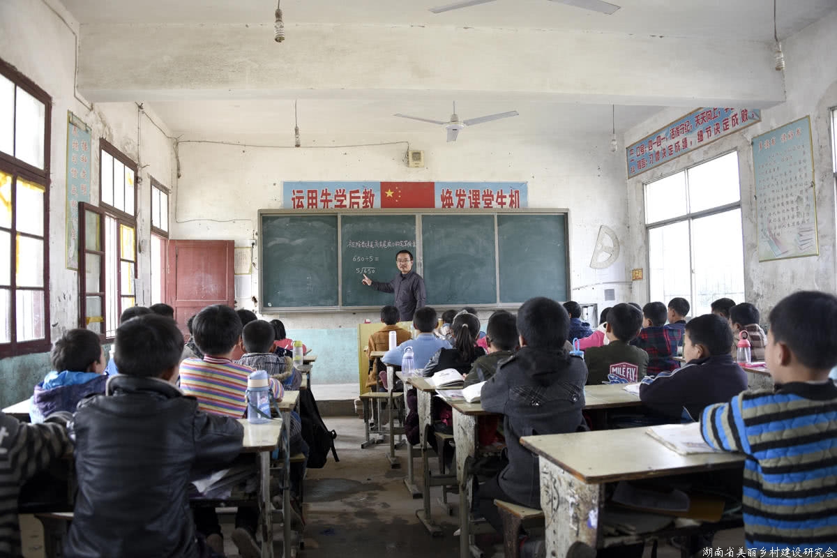 “十三五”时期中央财政安排700亿元支持乡村教师队伍建设